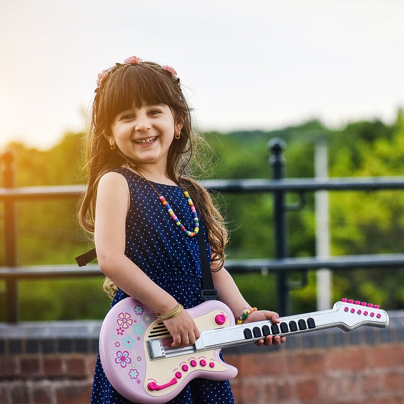 https://pixabay.com/de/photos/glückling-spass-kinder-musiker-3046564/ | © khamkhor
